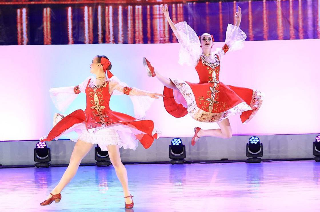 Коллектив Центра детского творчества города Елизово «Фейерверк» завоевал Гран-при на международном конкурсе в Санкт-Петербурге Коллектив Центра детского творчества города Елизово «Фейерверк» завоевал Гран-при на международном конкурсе в Санкт-Петербурге