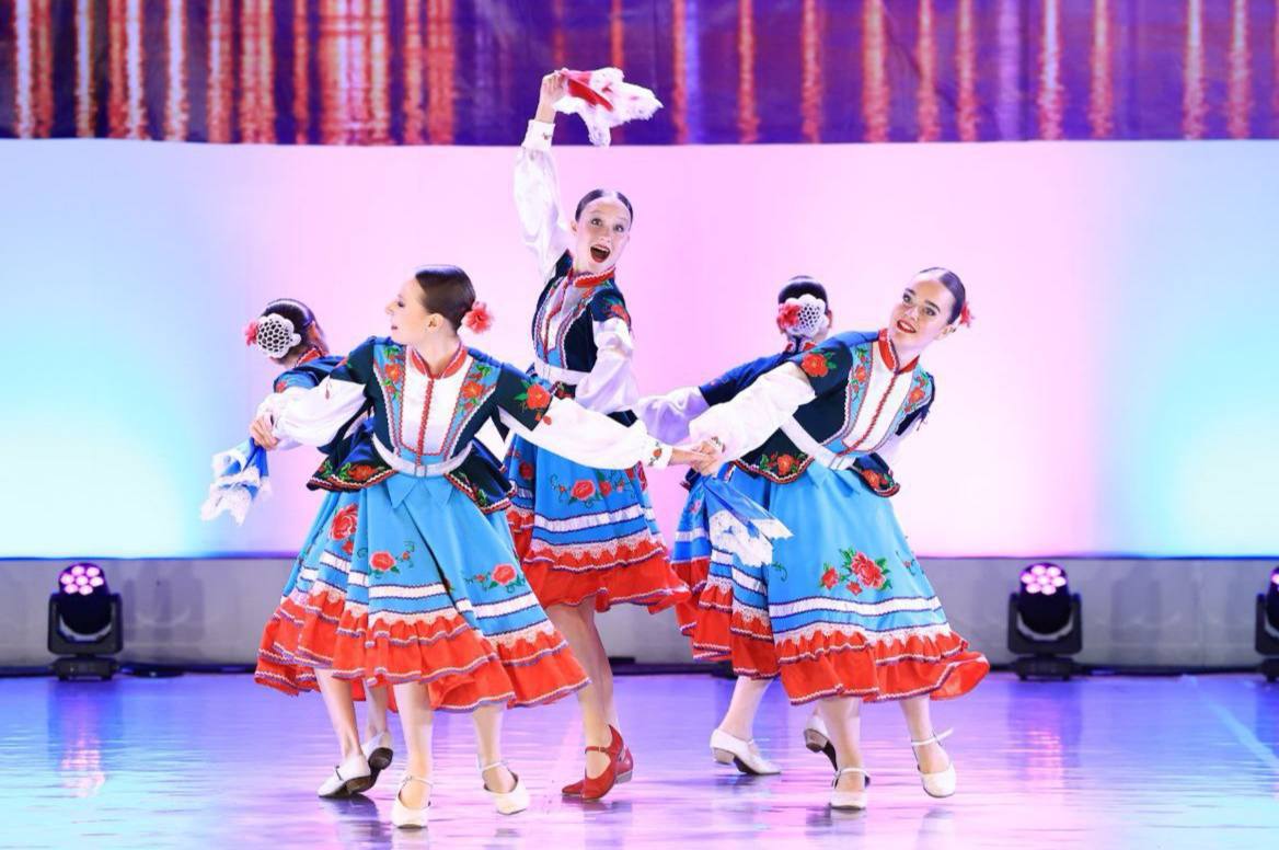 Коллектив Центра детского творчества города Елизово «Фейерверк» завоевал Гран-при на международном конкурсе в Санкт-Петербурге Коллектив Центра детского творчества города Елизово «Фейерверк» завоевал Гран-при на международном конкурсе в Санкт-Петербурге