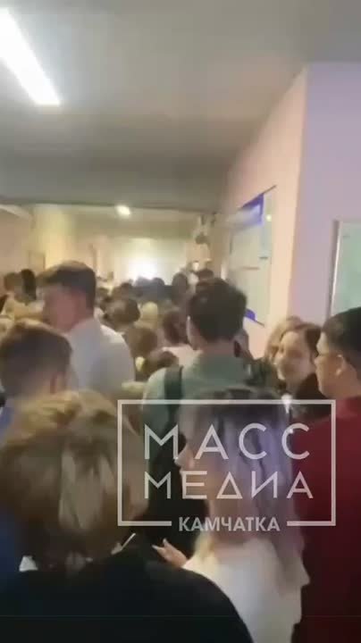 Ещё кадры потопа в школе №11 в Петропавловске-Камчатском