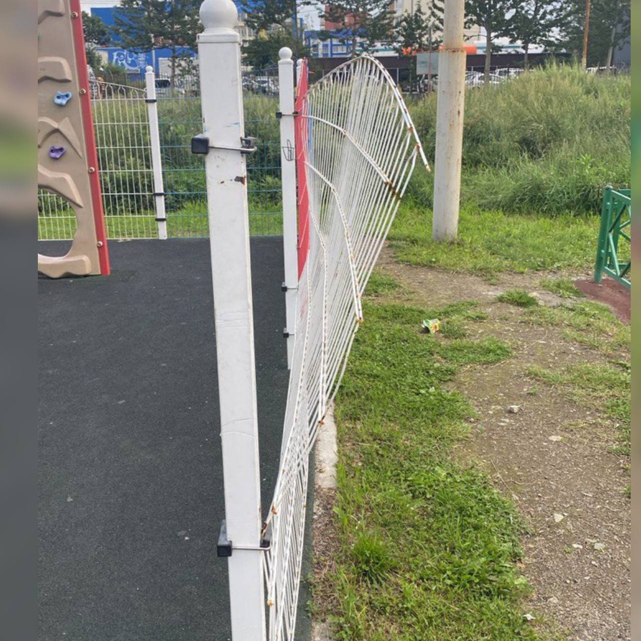 Малыш упал с игрового комплекса, получил травму, потребовалась операция Малыш упал с игрового комплекса, получил травму, потребовалась операция