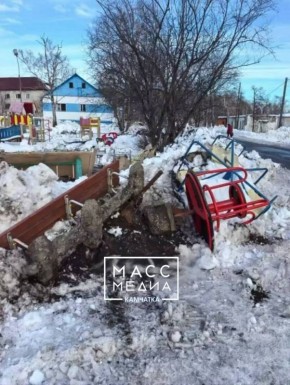 Елизовская прокуратура проверит снос детской площадки в Термальном
