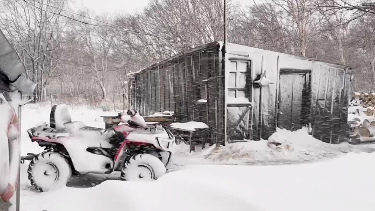 Сотрудники Кроноцкого заповедника показали, как они переживают непогоду