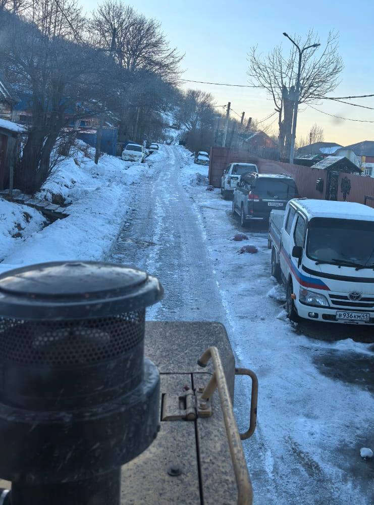 Город день за днем. 14 ноября 2025 года В Петропавловске-Камчатском продолжаются работы по расчистке городских территорий