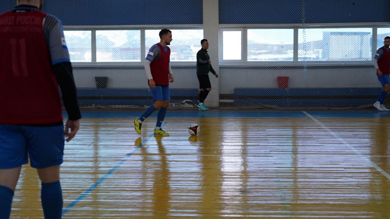 На Камчатке завершилась товарищеская встреча по мини-футболу, посвященная Дню сотрудника органов внутренних дел На Камчатке завершилась товарищеская встреча по мини-футболу, посвященная Дню сотрудника органов внутренних дел