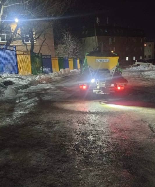 Город день за днем. 14 ноября 2025 года В Петропавловске-Камчатском продолжаются работы по расчистке городских территорий Город день за днем. 14 ноября 2025 года В Петропавловске-Камчатском продолжаются работы по расчистке городских территорий