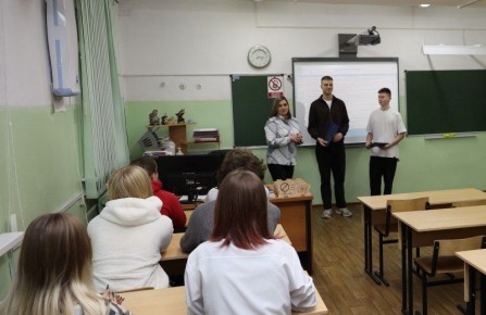 В Елизове школьники стали убирать большие свалки…