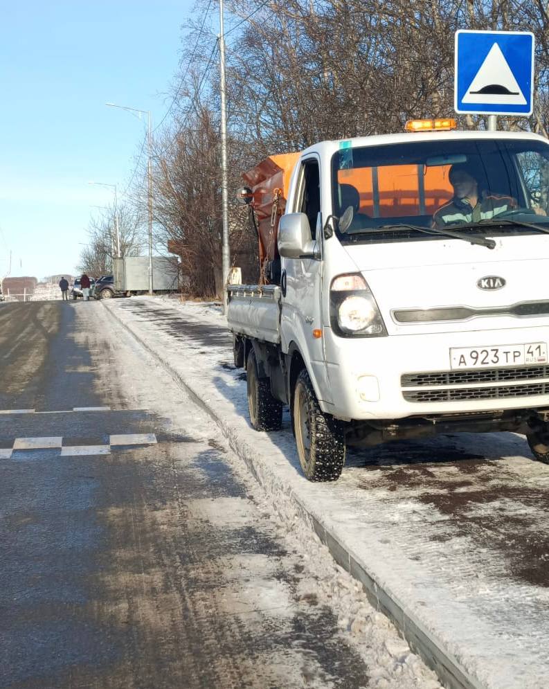 Город день за днём. 15 ноября 2025 года Коммунальные службы продолжают мероприятия по расчистке и обработке противогололедными материалами городских территорий Город день за днём. 15 ноября 2025 года Коммунальные службы продолжают мероприятия по расчистке и обработке противогололедными материалами городских территорий