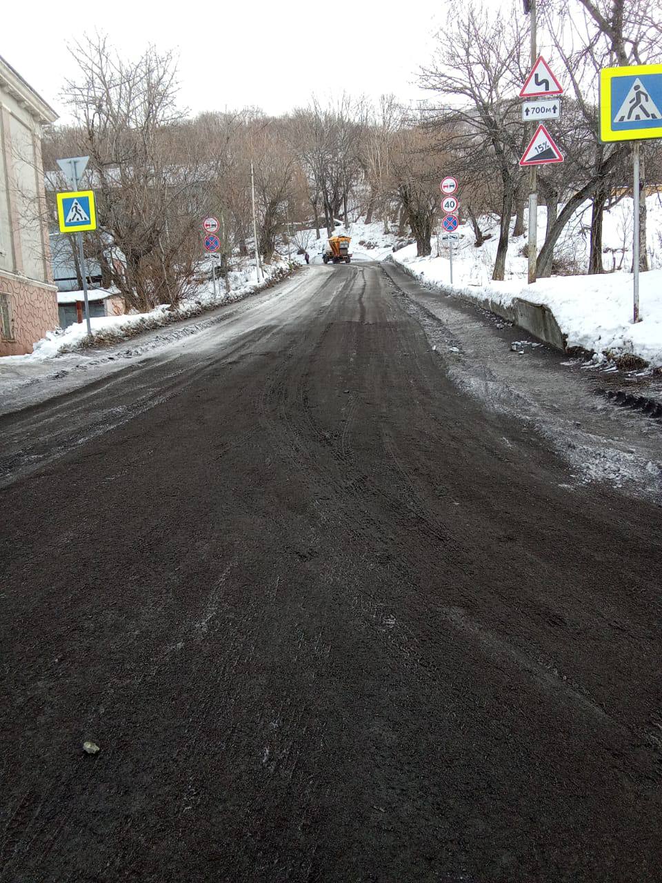 Город день за днём. 15 ноября 2025 года Коммунальные службы продолжают мероприятия по расчистке и обработке противогололедными материалами городских территорий Город день за днём. 15 ноября 2025 года Коммунальные службы продолжают мероприятия по расчистке и обработке противогололедными материалами городских территорий