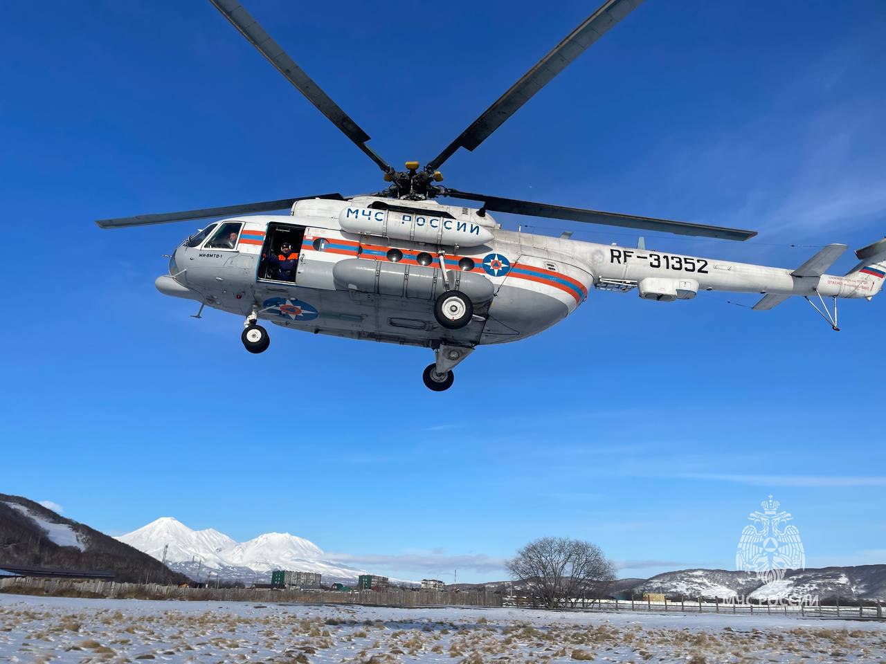 На Камчатке спасатели отработали навыки беспарашютного десантирования На Камчатке спасатели отработали навыки беспарашютного десантирования