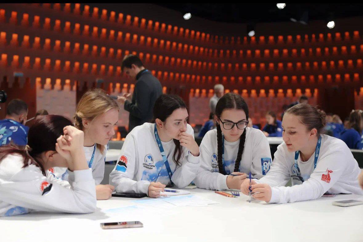 Камчатские добровольцы подвели итоги работы Волонтерского Корпуса 80-летия Победы в Москве Камчатские добровольцы подвели итоги работы Волонтерского Корпуса 80-летия Победы в Москве