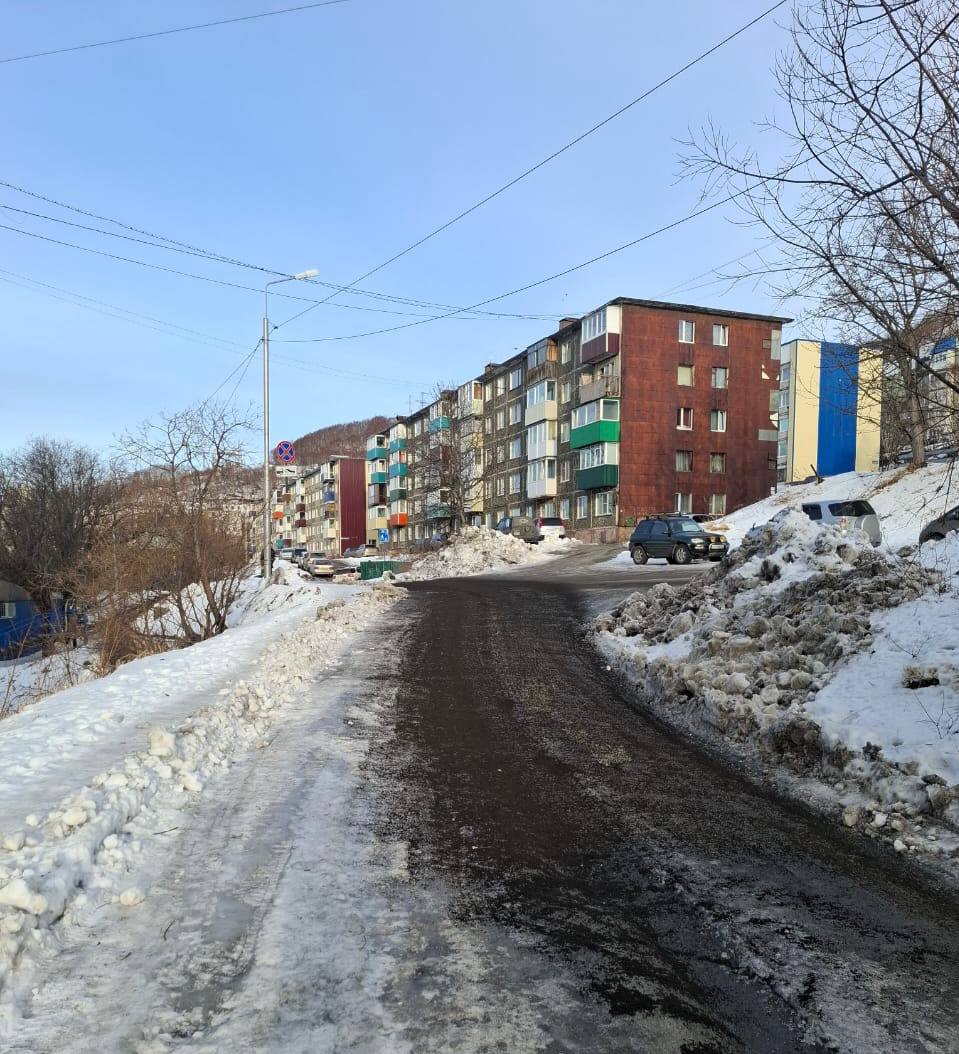 Город день за днём. 15 ноября 2025 года Коммунальные службы продолжают мероприятия по расчистке и обработке противогололедными материалами городских территорий Город день за днём. 15 ноября 2025 года Коммунальные службы продолжают мероприятия по расчистке и обработке противогололедными материалами городских территорий