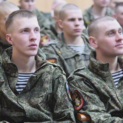 Навыкам оказания первой помощи научили служащих и призывников