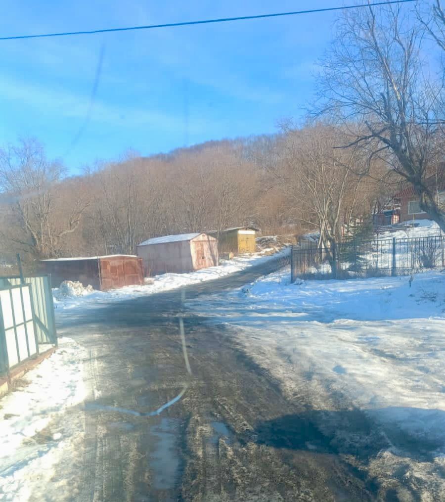 Город день за днём. 16 ноября 2025 года Дорожные службы продолжают работу по обработке противогололедными материалами внутриквартальных проездов Город день за днём. 16 ноября 2025 года Дорожные службы продолжают работу по обработке противогололедными материалами внутриквартальных проездов