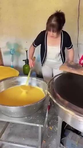 Огромный японский омлет усуяки тамаго — это блюдо, которое под силу приготовить только настоящим мастерам кулинарии