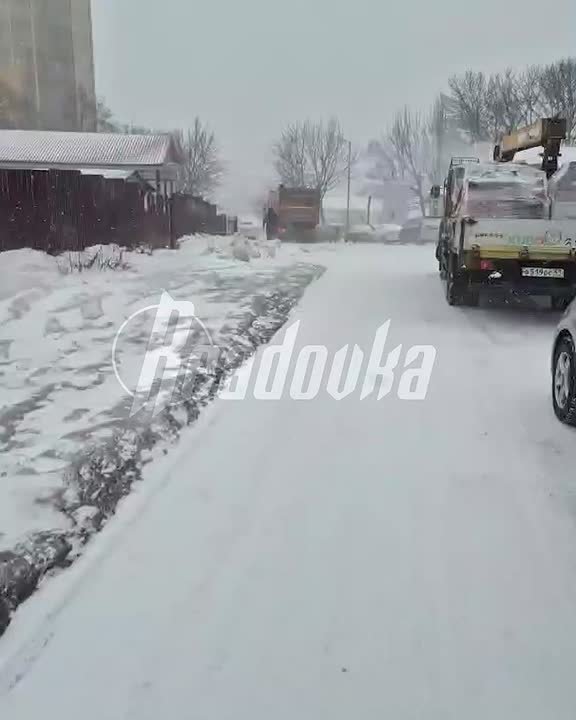 Камчатка превратилась в бильярдный стол с машинами вместо шаров — гололед парализовал дороги региона