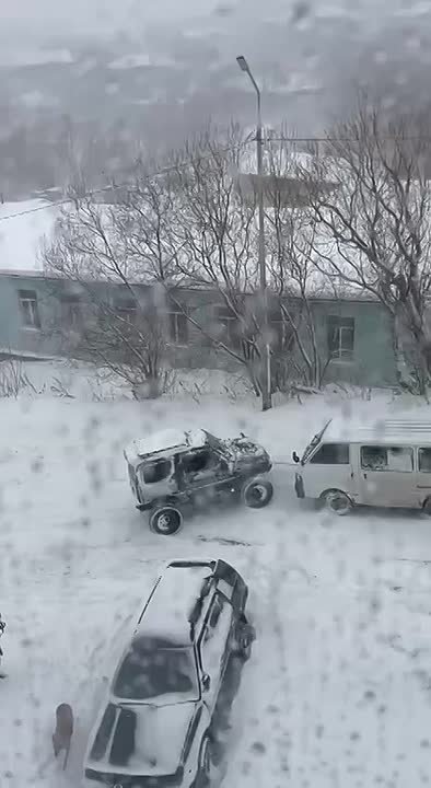 Асфальт превратился в каток: десятки машин попали в массовое ДТП после мощного снегопада на Камчатке