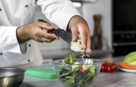 Ресторан «Рыба на суше» оштрафован за неоформленный персонал