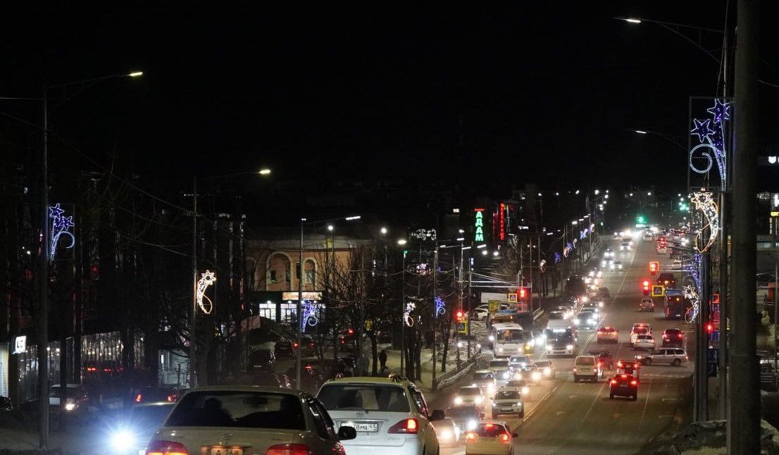 Петропавловск-Камчатский украшают к Новому году Петропавловск-Камчатский украшают к Новому году