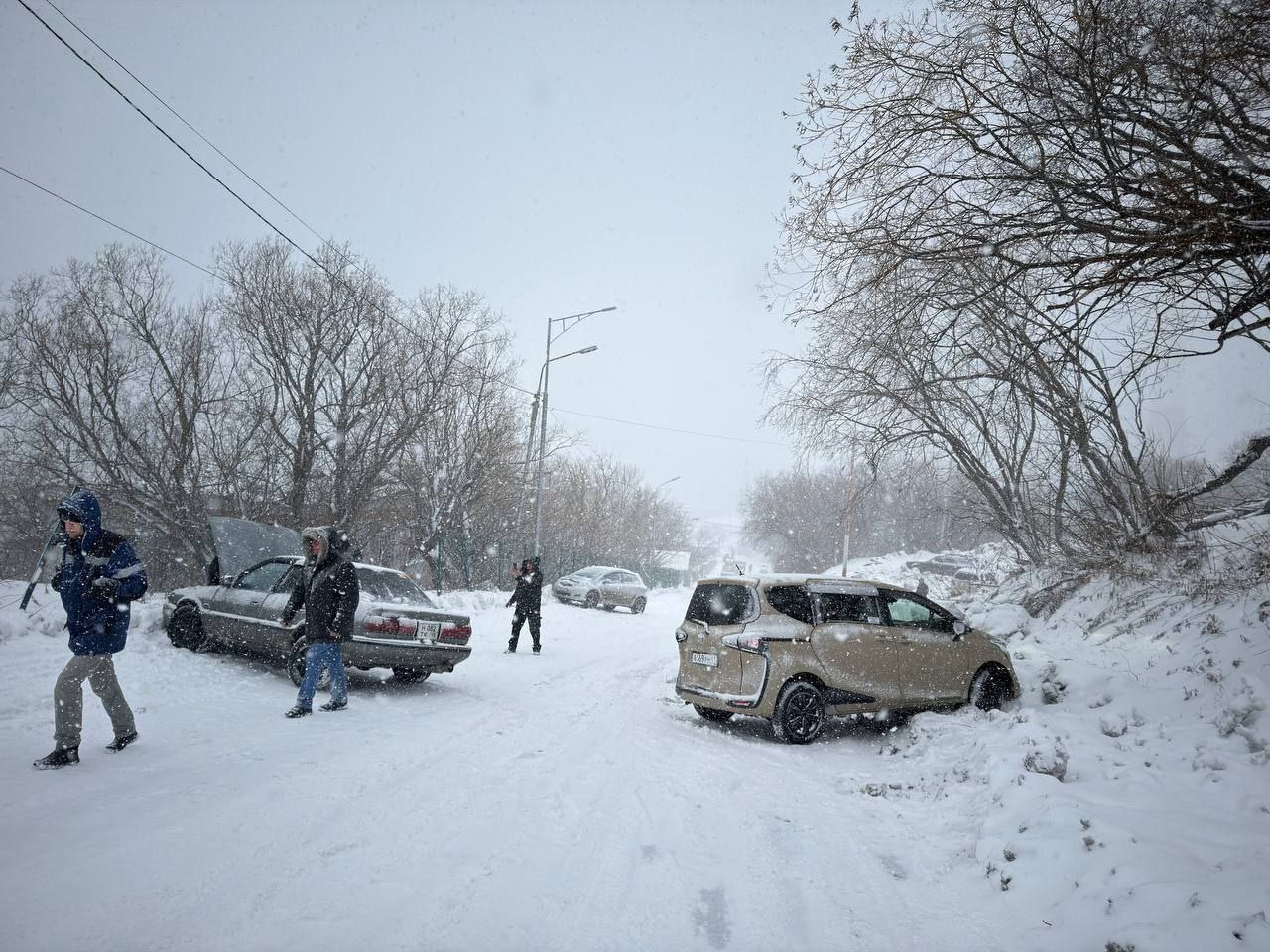 «Н спуске к ТЭЦ на СРВ на дороге гололёд», — сообщают водители