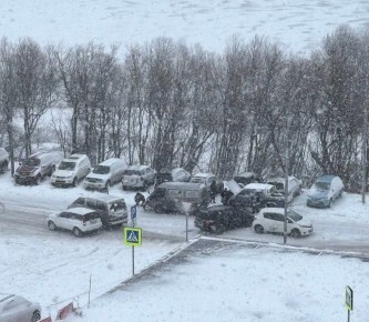 На улице Ленинградской в Петропавловске авария с участием 6 автомобилей