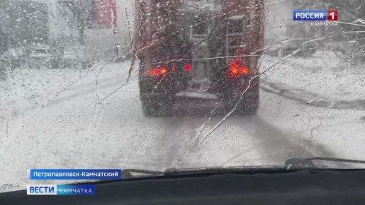 Охотоморский циклон бросил снежный вызов полуострову