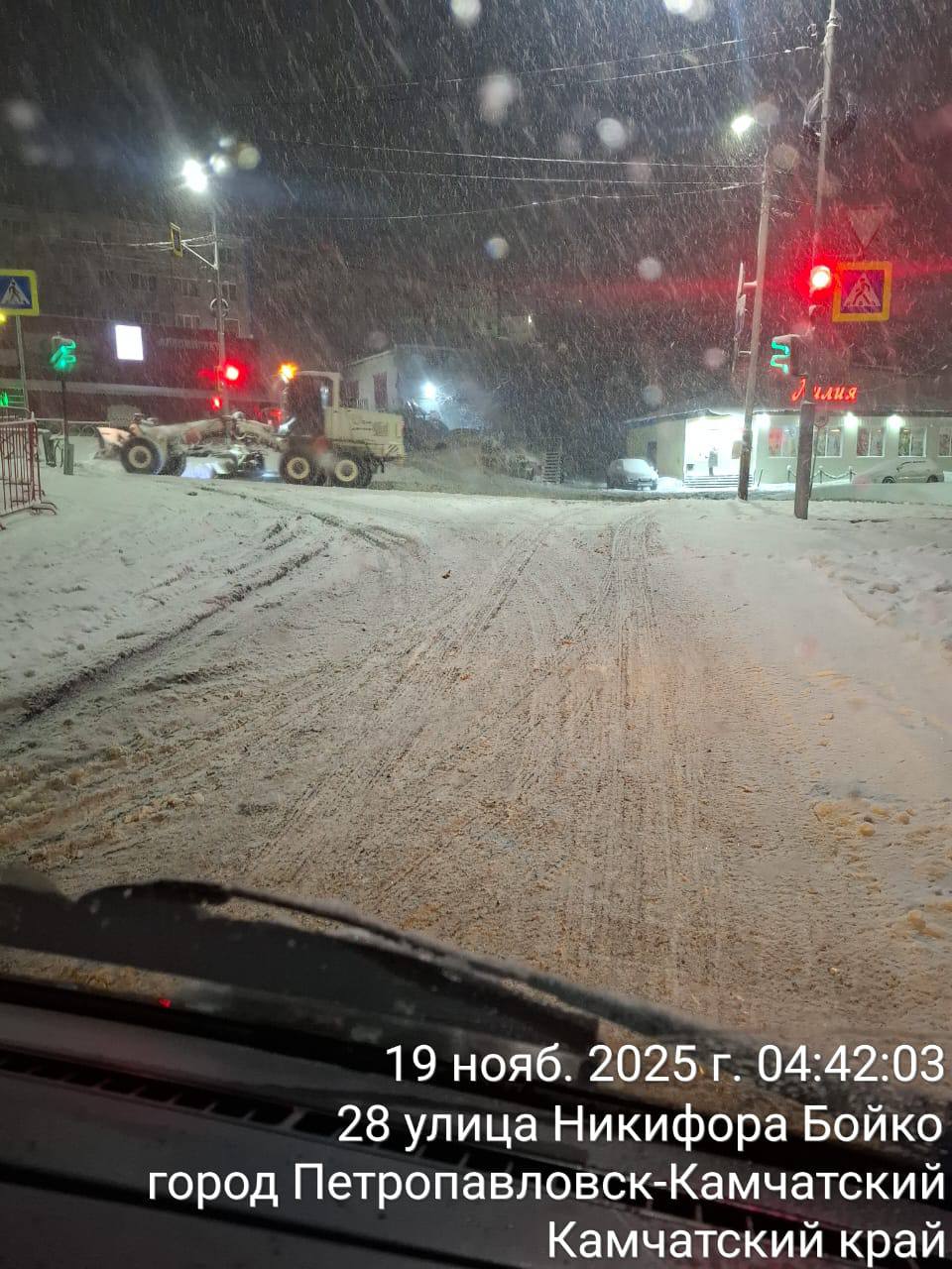 Город день за днем. 19 ноября 2025 года Дорожные службы работают в усиленном режиме Город день за днем. 19 ноября 2025 года Дорожные службы работают в усиленном режиме