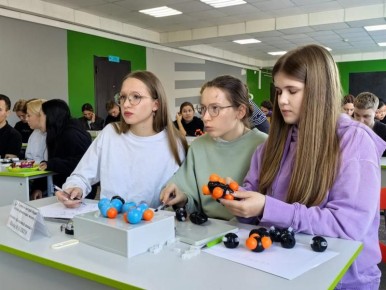 Химия на скорости: школьники Камчатки соревновались в сборке молекул