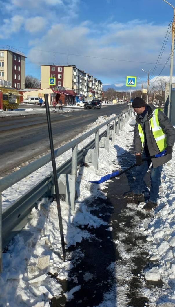 Город день за днем. 20 ноября 2025 года В Петропавловске-Камчатском продолжается работа по расчистке городских территорий Город день за днем. 20 ноября 2025 года В Петропавловске-Камчатском продолжается работа по расчистке городских территорий