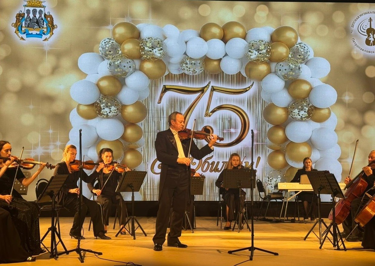 Депутат Городской Думы Дарья Кадачигова приняла участие в праздничном концерте, посвященном 75-летию со дня основания детской музыкальной школы № 1, который прошел 19 ноября в концертном зале филармонии Депутат Городской Думы Дарья Кадачигова приняла участие в праздничном концерте, посвященном 75-летию со дня основания детской музыкальной школы № 1, который прошел 19 ноября в концертном зале филармонии