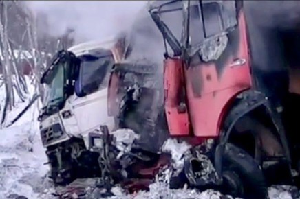 В столкновении двух самосвалов на Камчатке пострадал один человек – Минздрав