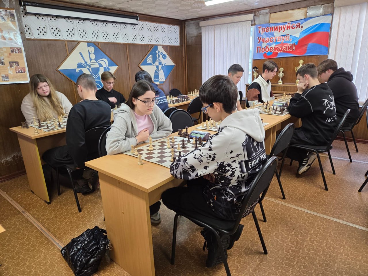 Камчатские студенты сразились в шахматном турнире Камчатские студенты сразились в шахматном турнире