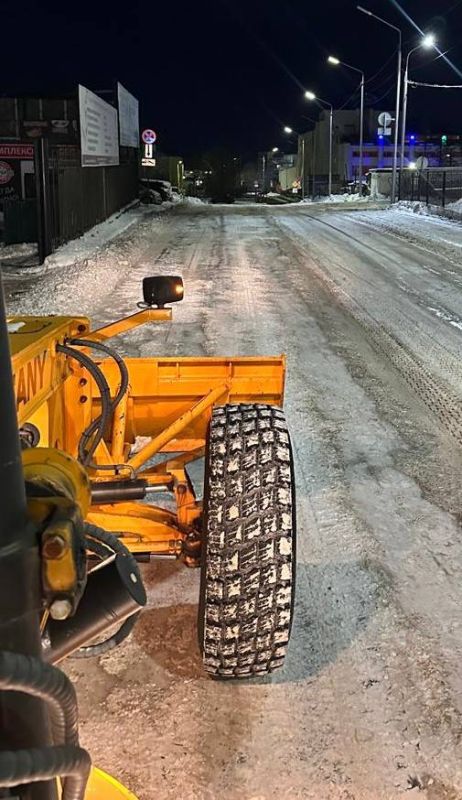 Город день за днем. 21 ноября 2025 года Подрядные организации продолжают работы по содержанию городских территорий