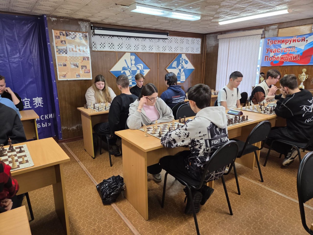 Камчатские студенты сразились в шахматном турнире Камчатские студенты сразились в шахматном турнире