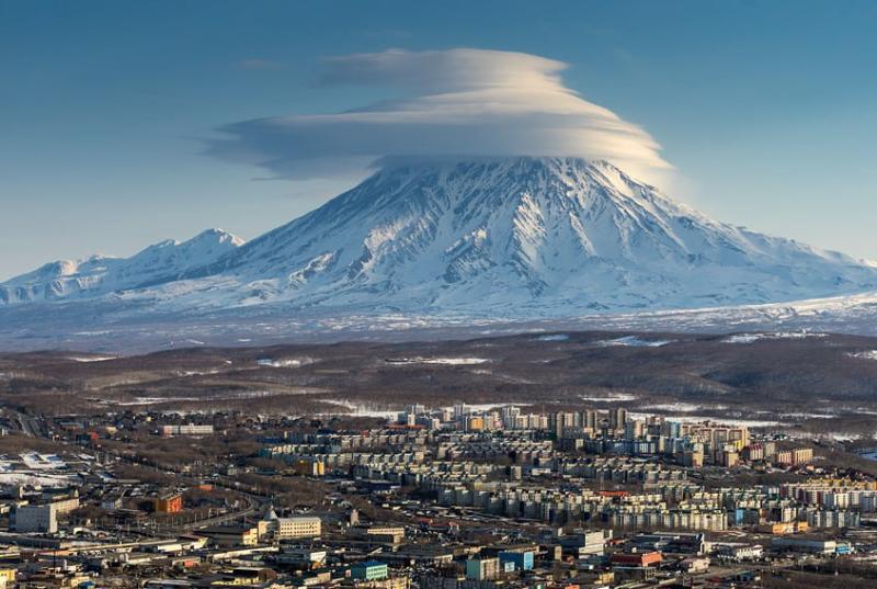 #ВыПишете. «Петропавловск, ул. Горького, 12. Сегодня утром дама бросила своё авто на въезде в придомовую территорию и ушла. Ждали больше 10 минут, не могли выехать», — сообщили возмущённые горожане #ВыПишете. «Петропавловск, ул. Горького, 12. Сегодня утром дама бросила своё авто на въезде в придомовую территорию и ушла. Ждали больше 10 минут, не могли выехать», — сообщили возмущённые горожане