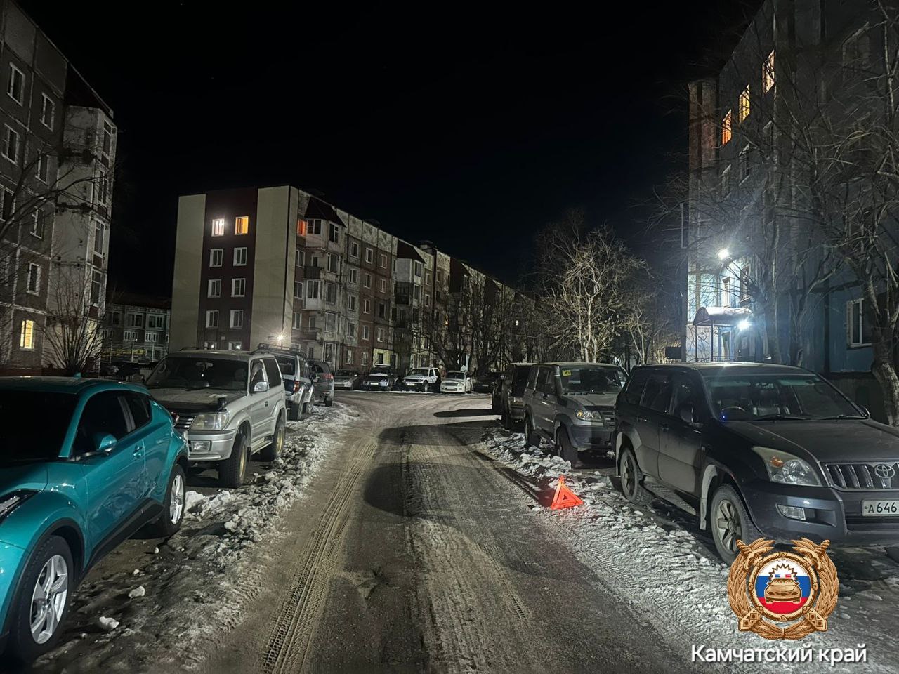 ВНИМАНИЕ. 16 ноября 2025 г. в 18 часов 10 минут у дома 47 по улице Академика Королева в г.Петропавловске-Камчатском неустановленный водитель, управляя внедорожником светлого цвета, совершил наезд на 43-летнего мужчину, после...