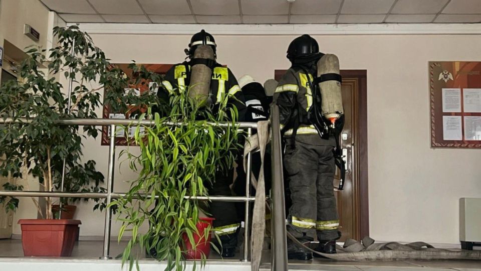 Росгвардия и МЧС потушили условный пожар в административном здании