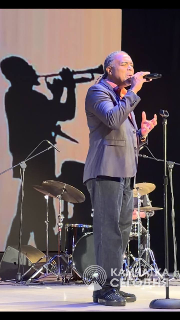 Рональд Бейкер, талантливейший трубач и один из самых ярких джазменов мира вчера выступил в Петропавловске-Камчатском Рональд Бейкер, талантливейший трубач и один из самых ярких джазменов мира вчера выступил в Петропавловске-Камчатском