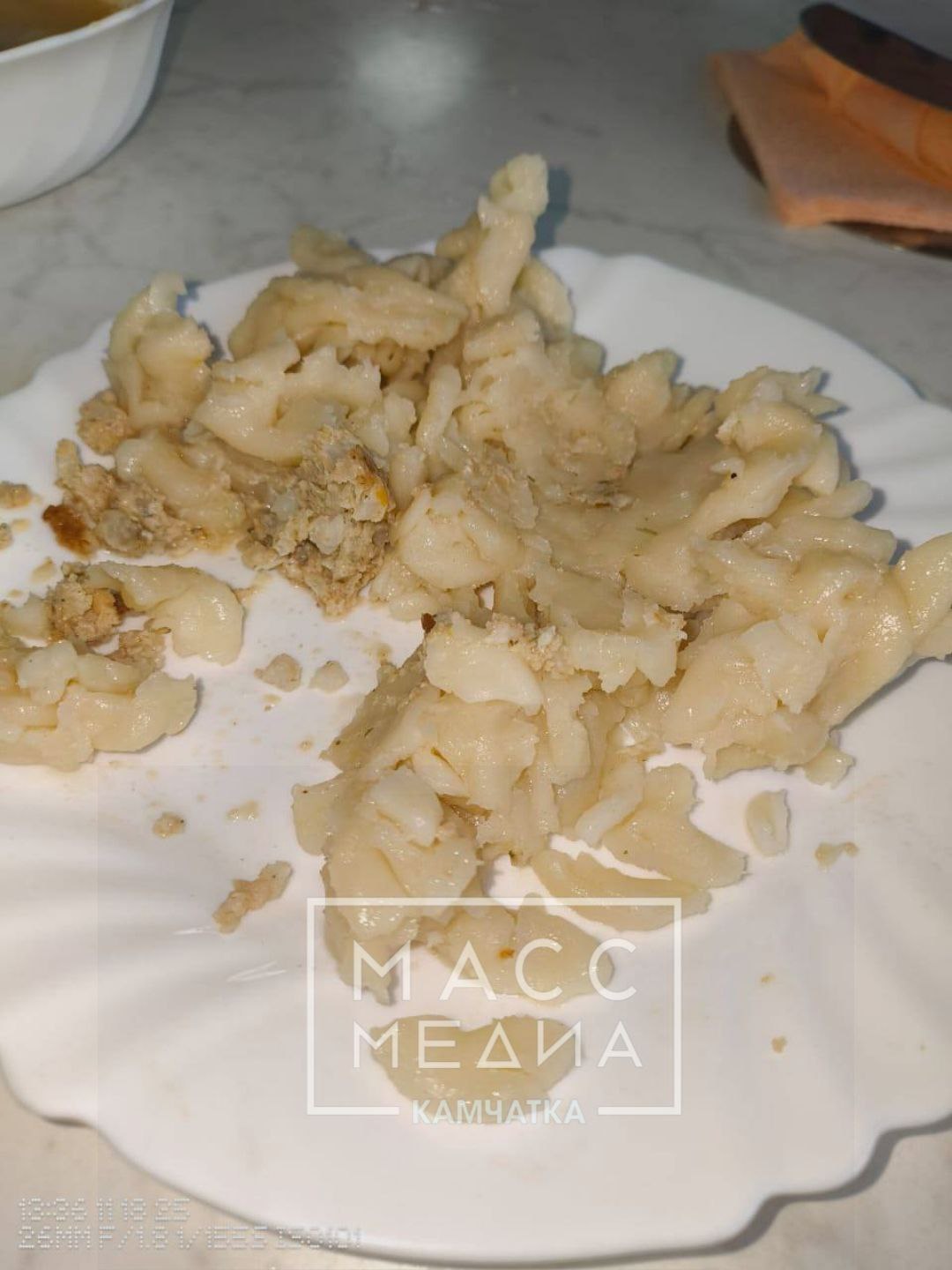 Школьники краевой столицы продолжаются жаловаться на питание в образовательных учреждениях Школьники краевой столицы продолжаются жаловаться на питание в образовательных учреждениях