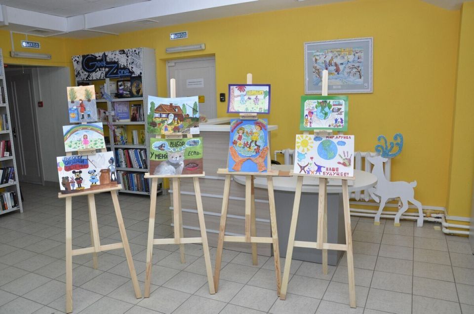 В честь Дня матери состоится открытие выставки работ участников конкурса детского рисунка «Выборы глазами детей»