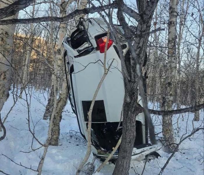На Мильковской трассе автомобиль съехал в кювет