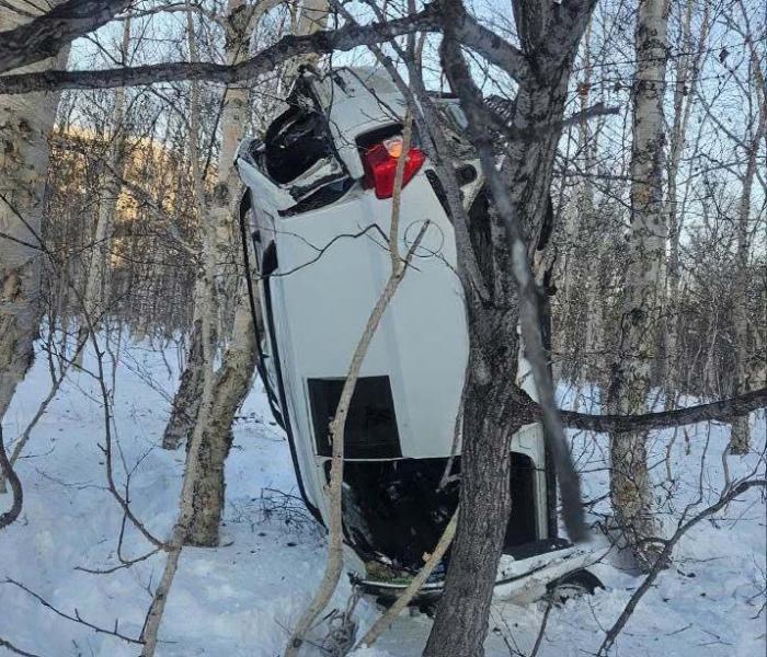 На Мильковской трассе автомобиль съехал в кювет