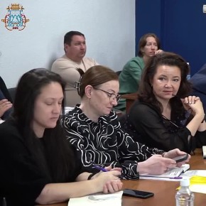 Ликвидация гололеда на городских улицах стала одной из основных тем аппаратного совещания под руководством Главы краевого центра Евгения Беляева