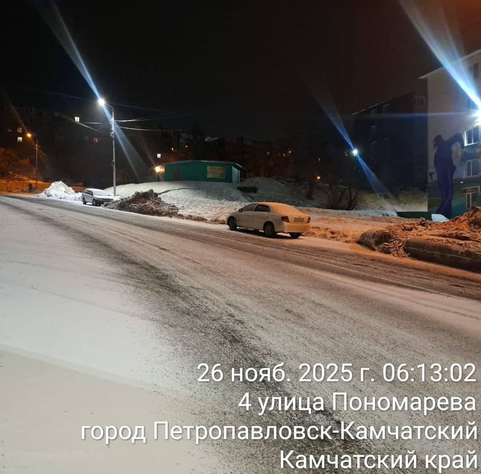 Дорожные службы Петропавловска-Камчатского вышли на работу ни свет ни заря Дорожные службы Петропавловска-Камчатского вышли на работу ни свет ни заря