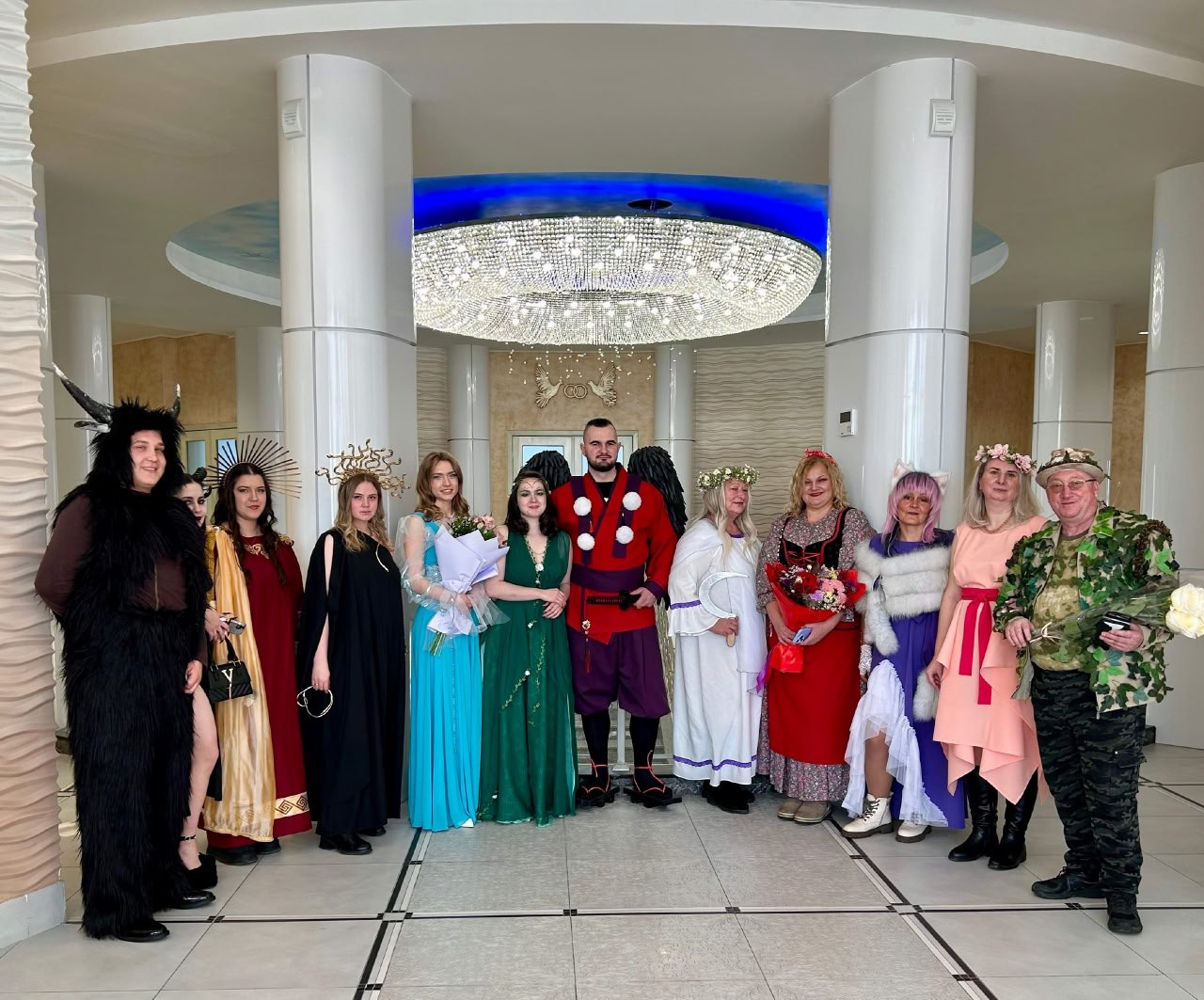 Горный дух и лесная нимфа сыграли свадьбу на Камчатке Горный дух и лесная нимфа сыграли свадьбу на Камчатке