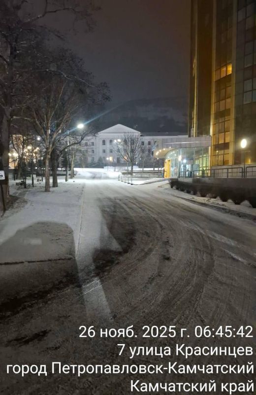 Дорожные службы Петропавловска-Камчатского вышли на работу ни свет ни заря