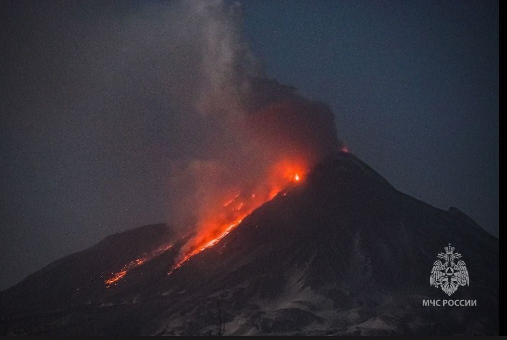 Повышенная активность вулкана Безымянного сохраняется