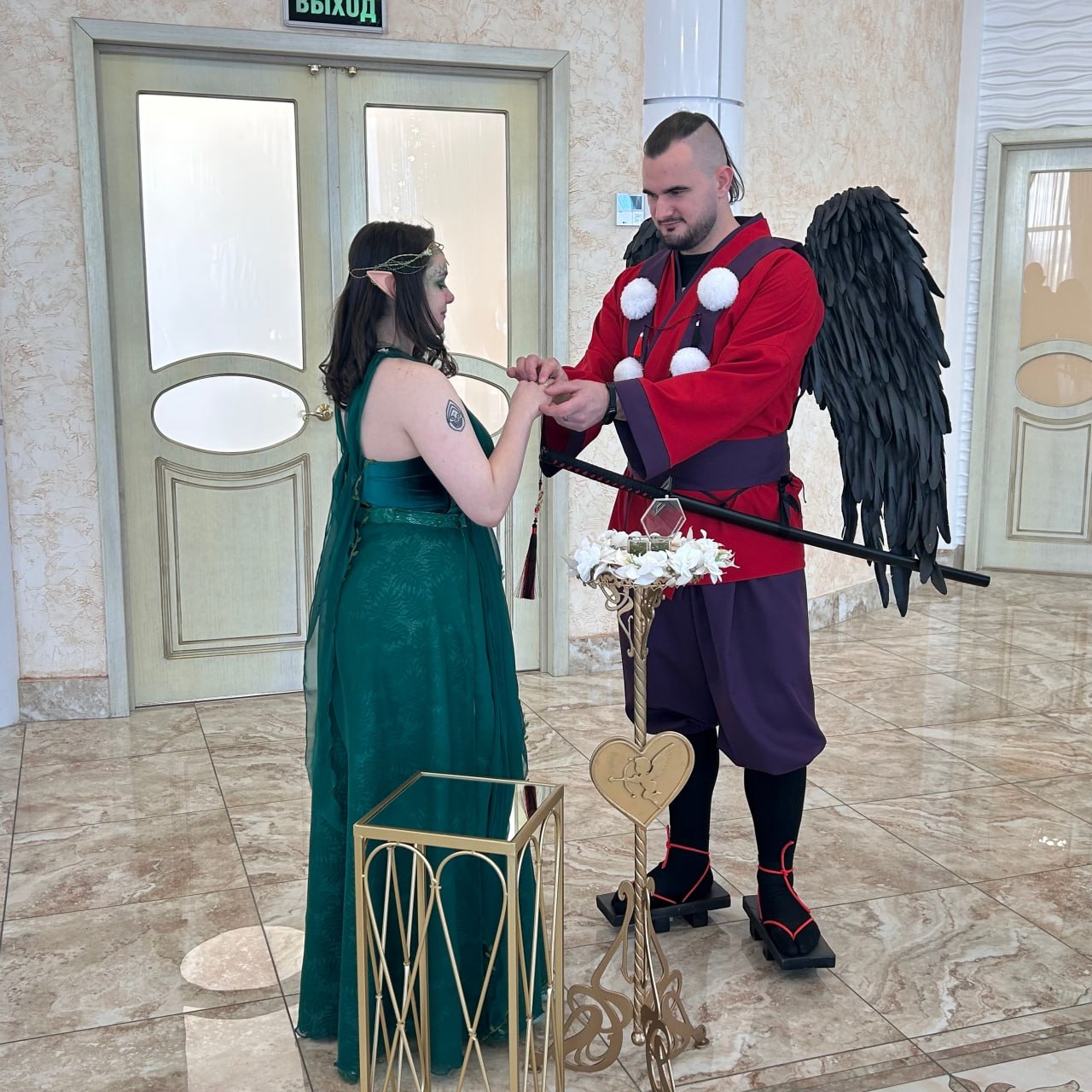 Горный дух и лесная нимфа сыграли свадьбу на Камчатке Горный дух и лесная нимфа сыграли свадьбу на Камчатке