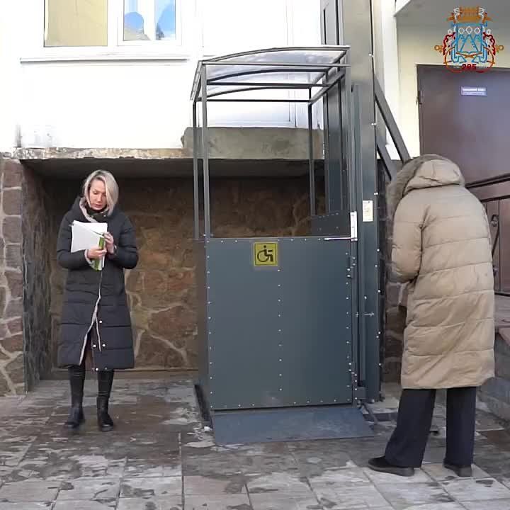 В Петропавловске-Камчатском установлен первый подъёмный механизм для маломобильных граждан