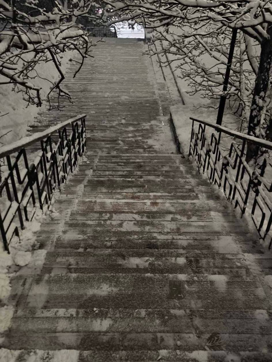 Город день за днем. 27 ноября 2025 года Дорожные и коммунальные службы продолжают выполнять необходимые мероприятия в условиях непогоды Город день за днем. 27 ноября 2025 года Дорожные и коммунальные службы продолжают выполнять необходимые мероприятия в условиях непогоды