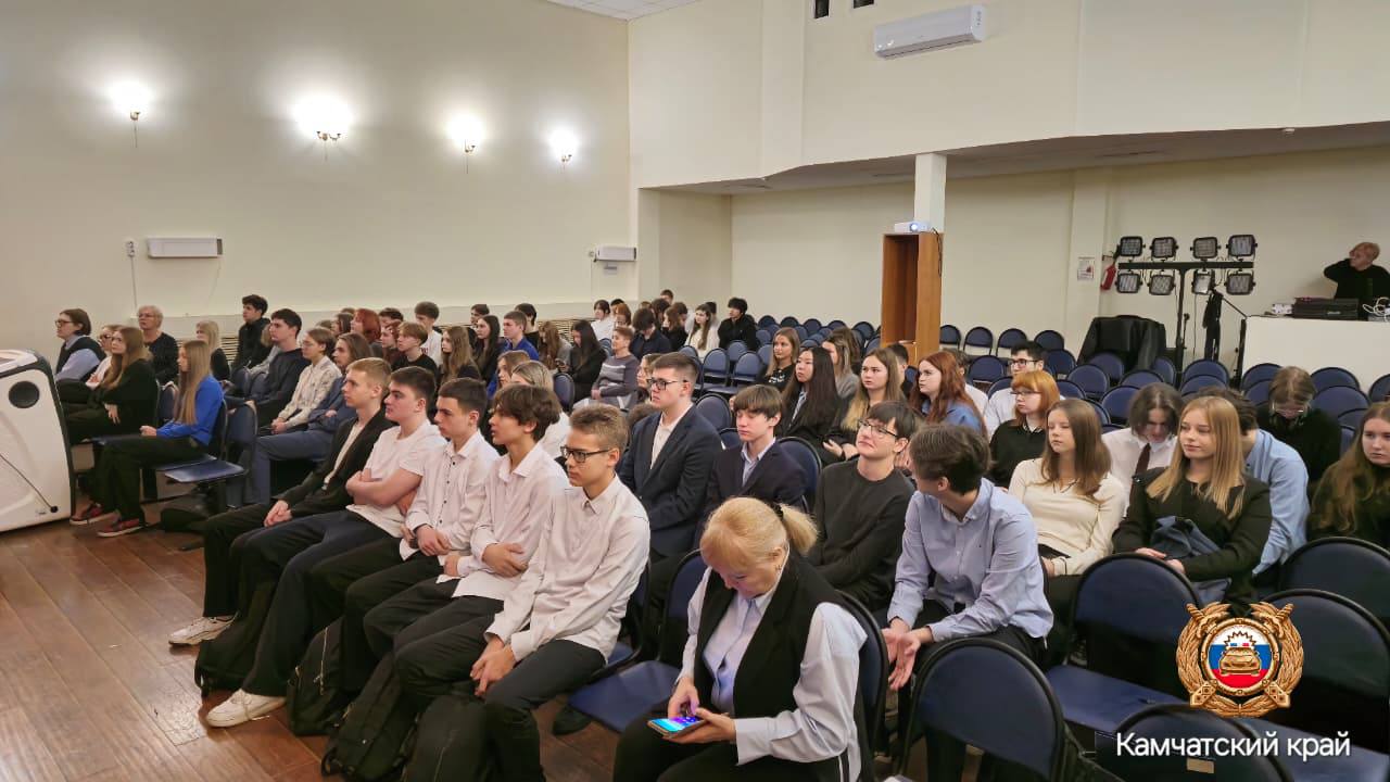 Cотрудники полиции нанесли визит старшеклассникам Cотрудники полиции нанесли визит старшеклассникам